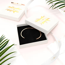 Lade das Bild in den Galerie-Viewer, Armreif mit Gravur - 'Live Love Laugh' - 3mm