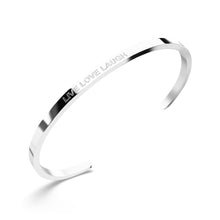 Lade das Bild in den Galerie-Viewer, Armreif mit Gravur - 'Live Love Laugh' - 3mm
