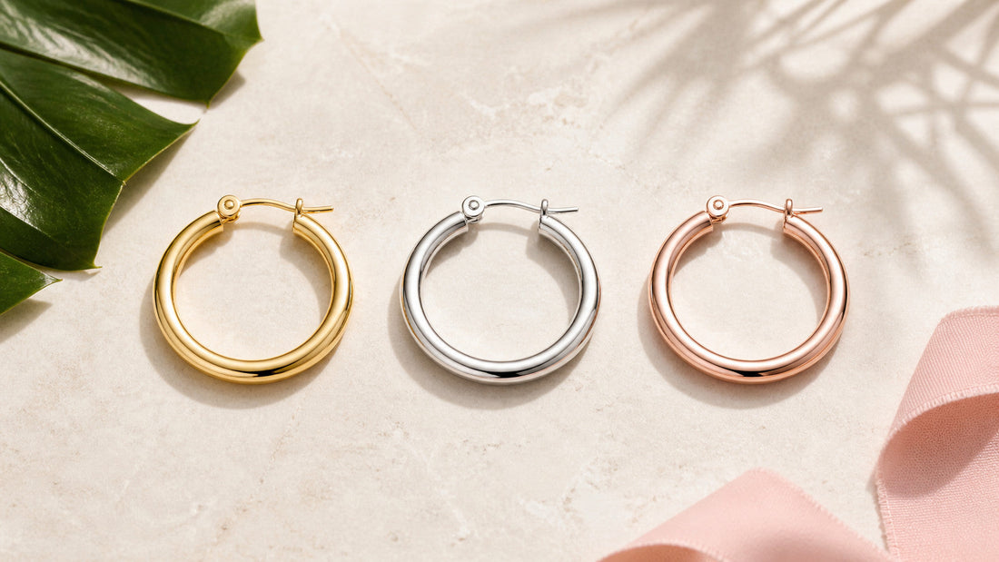 Drei identische Creolen in Gold, Silber und Roségold im Farbvergleich