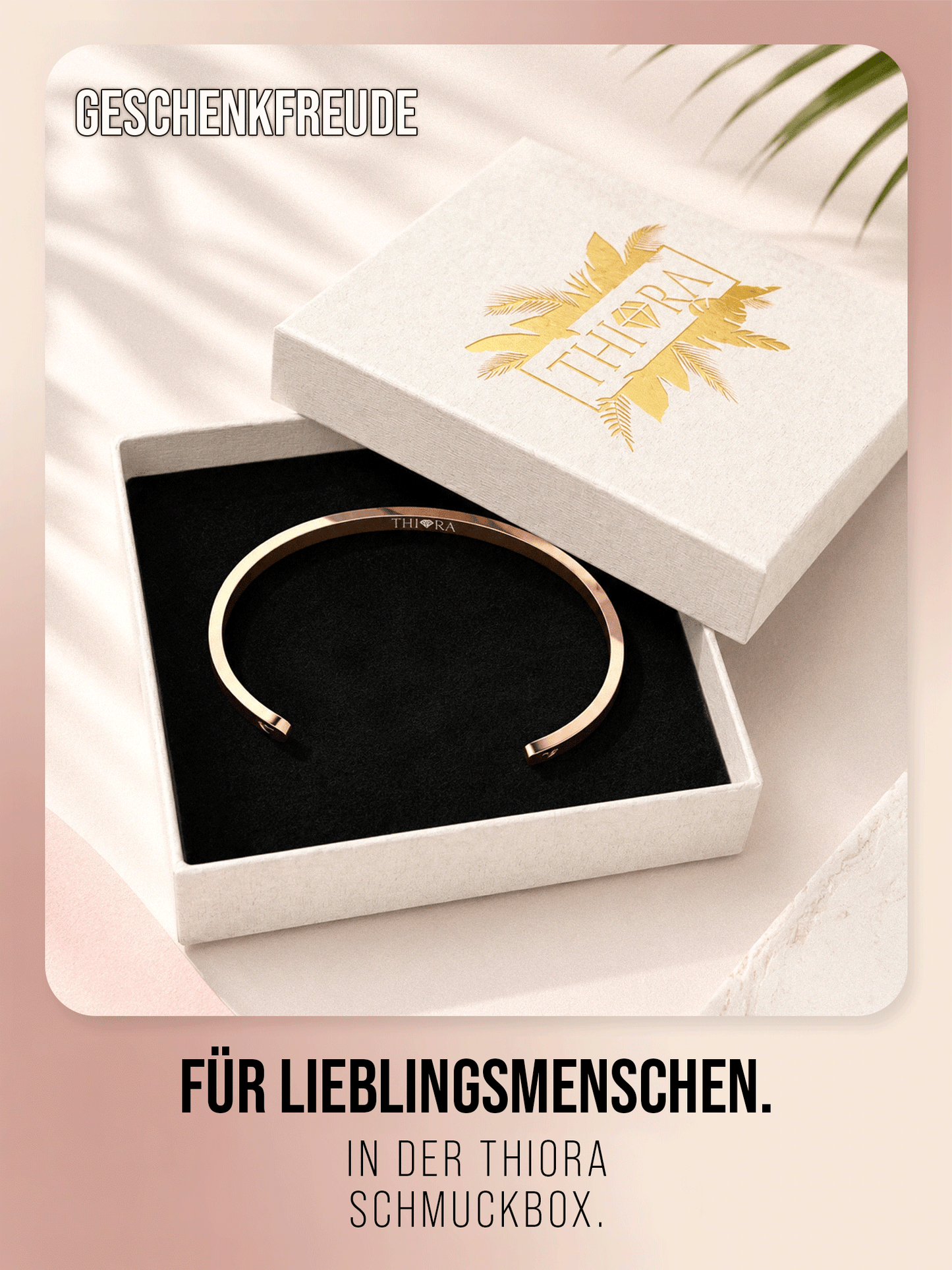 THIORA Armreif in geöffneter Schmuckbox als Geschenkidee